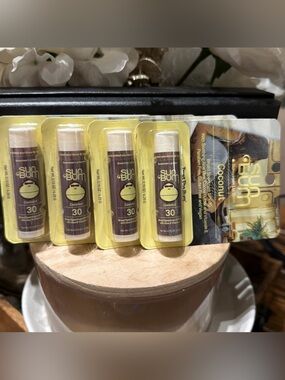 SUN BUM 4 Lip Balms NWT coconut 🥥 spf 30